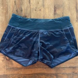 Lululemon runtimes shorts 4 inch size 6